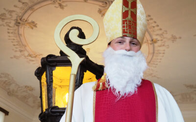 Der Heilige Nikolaus kommt in die Heilige Familie