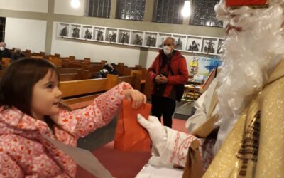 Besuch vom Nikolaus in der Heiligen Familie