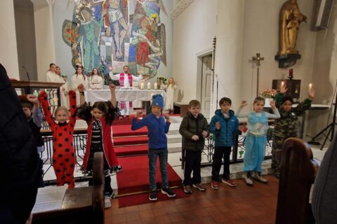 Viele fröhliche Christen