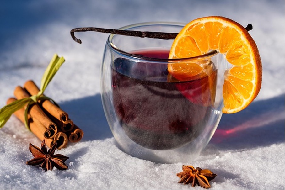 Herzliche Einladung  zu Punsch und Glühwein