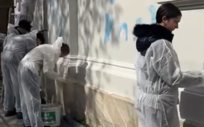 Freiwillige säuberten Kirche in Favoriten von Graffiti